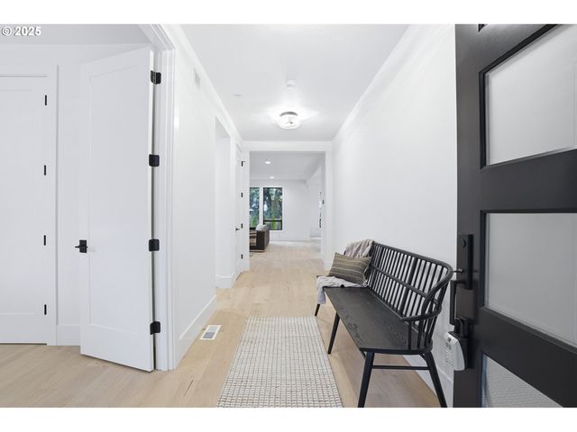 16901 KARA Ln, Lake Oswego, OR 97035