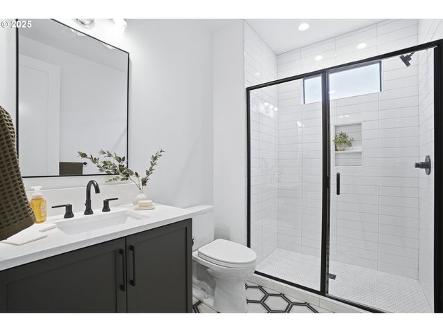 16901 KARA Ln, Lake Oswego, OR 97035