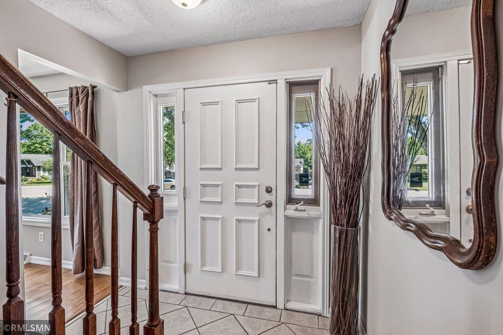 1440 Valley View Road, Chaska, MN 55318 — photo 4