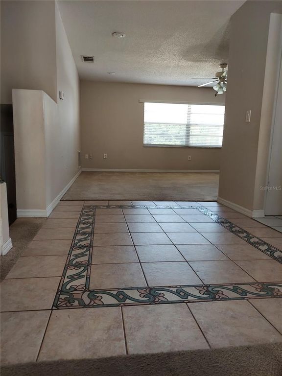 Image 4 of property listing at 8139 LAUREL TREE DRIVE, Orlando, FL 32819