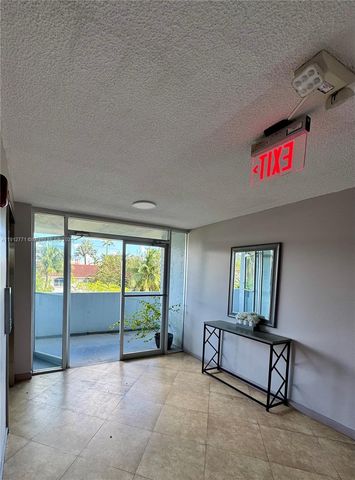 16518 NE 26th Ave 304, North Miami Beach, FL 33160