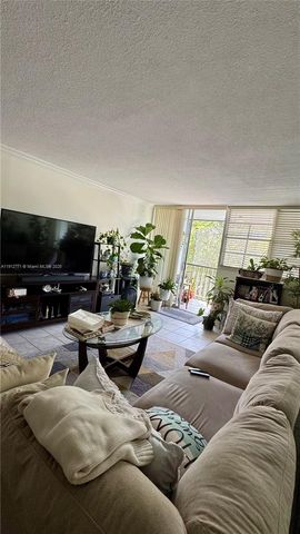 16518 NE 26th Ave 304, North Miami Beach, FL 33160