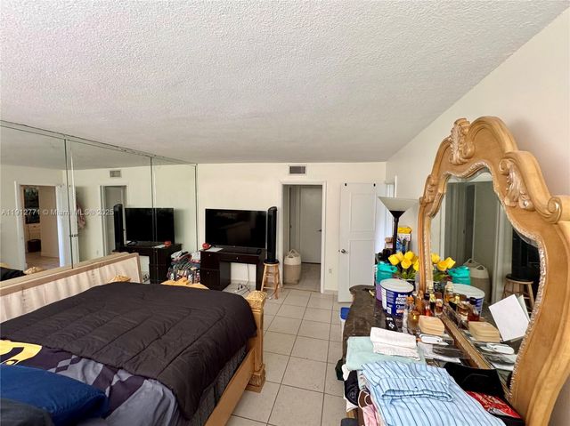 16518 NE 26th Ave 304, North Miami Beach, FL 33160