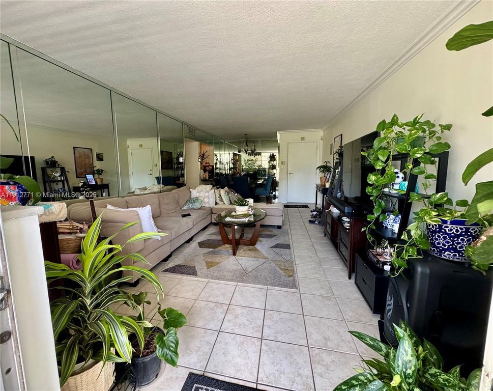 16518 NE 26th Ave 304, North Miami Beach, FL 33160