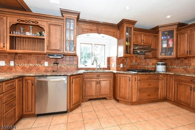 660 Arcadia Rd, Ridgewood Village, NJ 07450