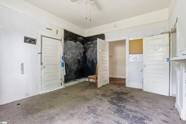 800 W W Parker Road, Greenville, SC 29611