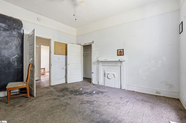 800 W W Parker Road, Greenville, SC 29611