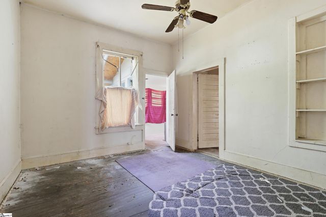 800 W W Parker Road, Greenville, SC 29611