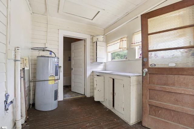 800 W W Parker Road, Greenville, SC 29611
