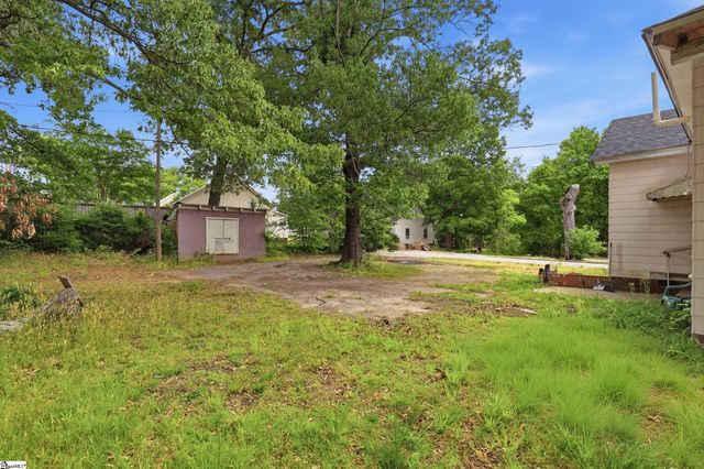 800 W W Parker Road, Greenville, SC 29611