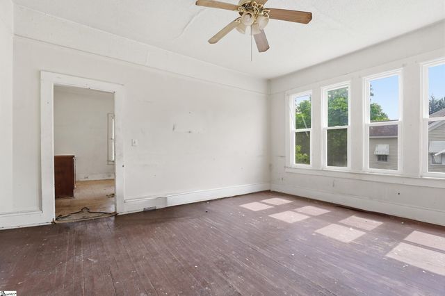 800 W W Parker Road, Greenville, SC 29611