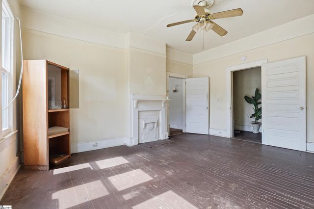 800 W W Parker Road, Greenville, SC 29611