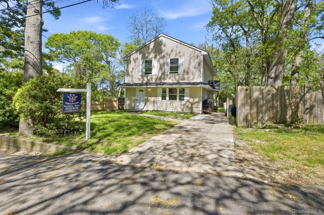 7 Rutland Road, Mastic, NY 11950