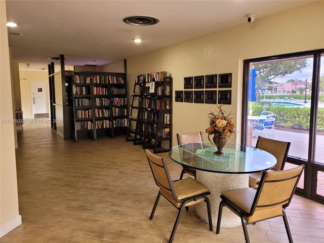 9861 Sunrise Lakes Boulevard 310, Sunrise, FL 33322