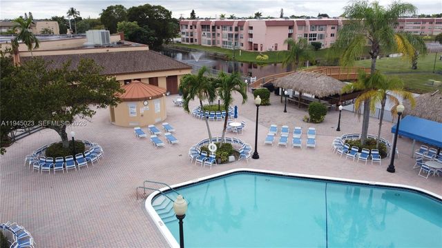 9861 Sunrise Lakes Boulevard 310, Sunrise, FL 33322