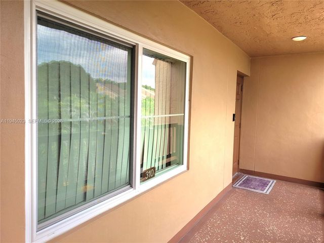 9861 Sunrise Lakes Boulevard 310, Sunrise, FL 33322
