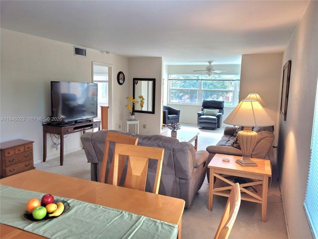 9861 Sunrise Lakes Boulevard 310, Sunrise, FL 33322