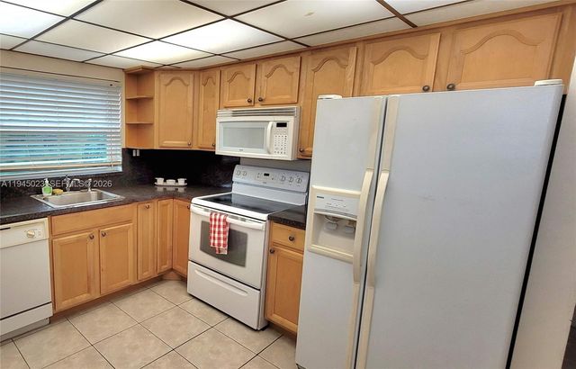 9861 Sunrise Lakes Boulevard 310, Sunrise, FL 33322