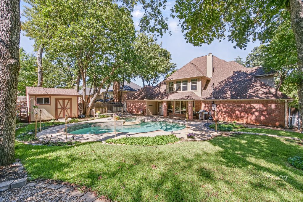 3406 Forestway Court, Arlington, TX 76001 — exterior