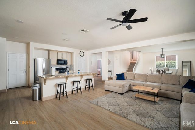 6107 Shasta Daisy Way, Bakersfield, CA 93311