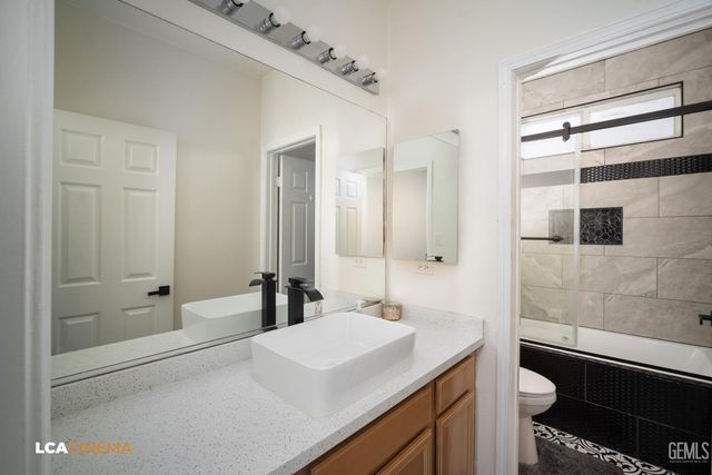 6107 Shasta Daisy Way, Bakersfield, CA 93311