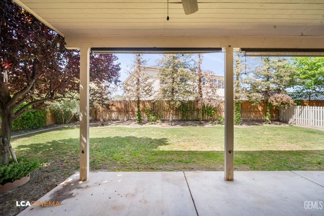 6107 Shasta Daisy Way, Bakersfield, CA 93311