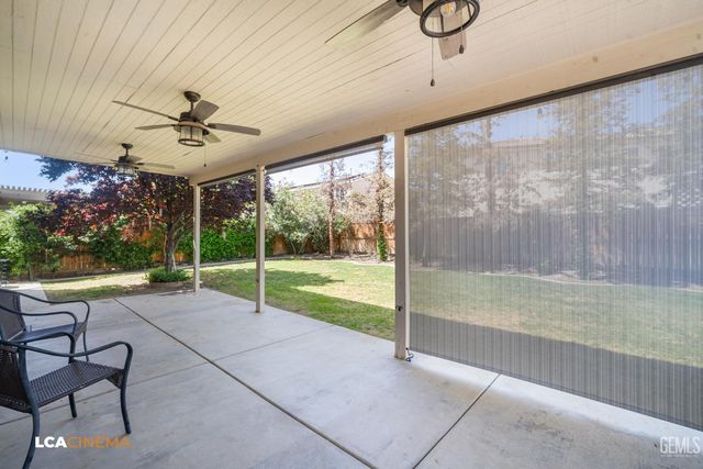 6107 Shasta Daisy Way, Bakersfield, CA 93311