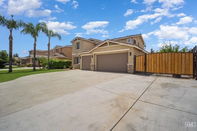 6107 Shasta Daisy Way, Bakersfield, CA 93311