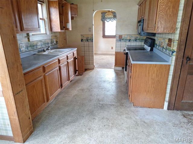 223 Michigan Avenue, Alton, IL 62002
