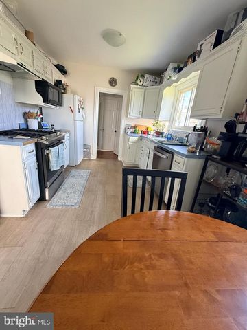 216 1ST AVE, Broomall, PA 19008
