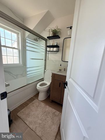 216 1ST AVE, Broomall, PA 19008