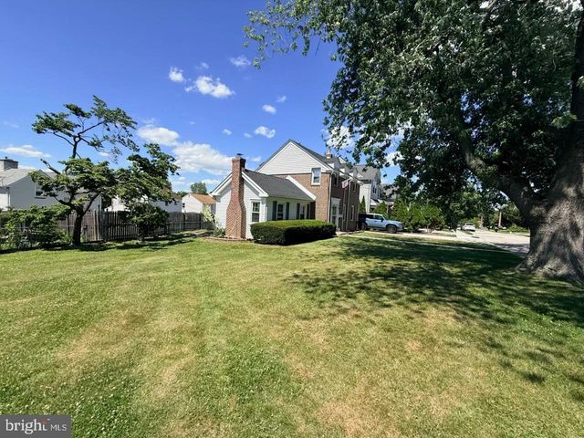 216 1ST AVE, Broomall, PA 19008