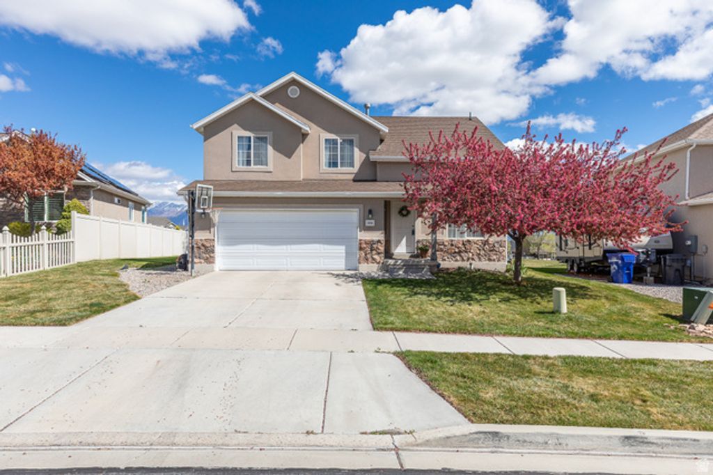 Image 2 of property listing at 1934 N TRELLIS PL, Saratoga Springs, UT 84045
