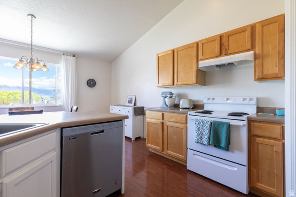 Image 12 of property listing at 1934 N TRELLIS PL, Saratoga Springs, UT 84045