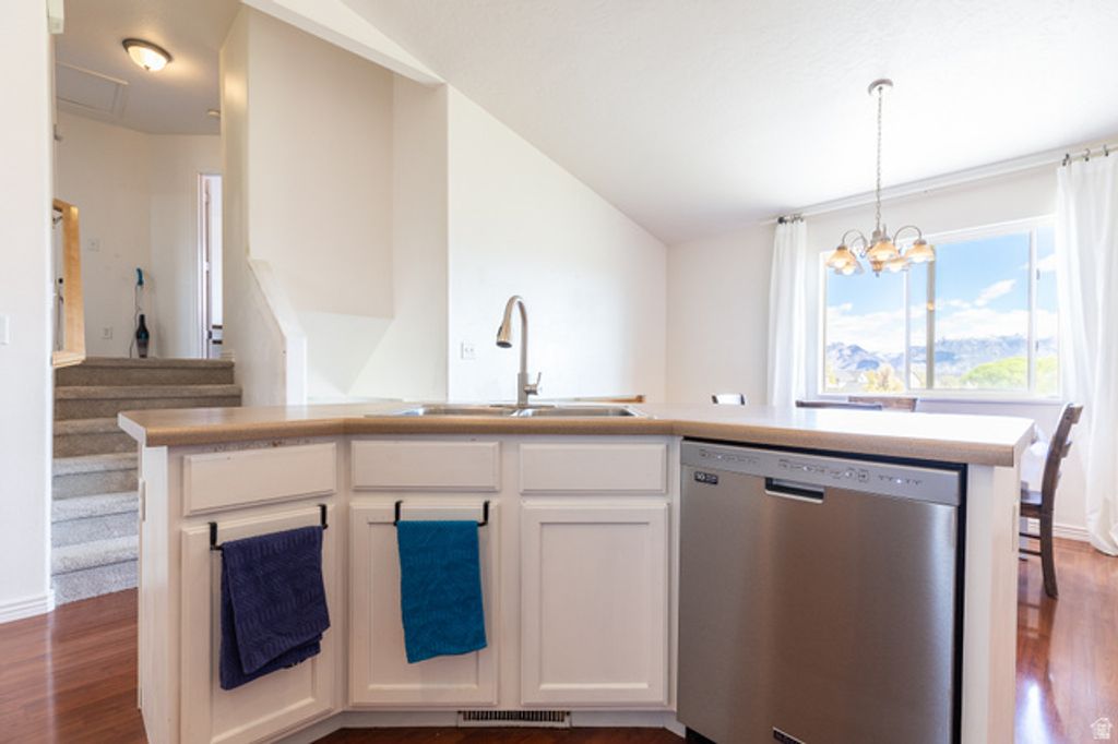 Image 13 of property listing at 1934 N TRELLIS PL, Saratoga Springs, UT 84045