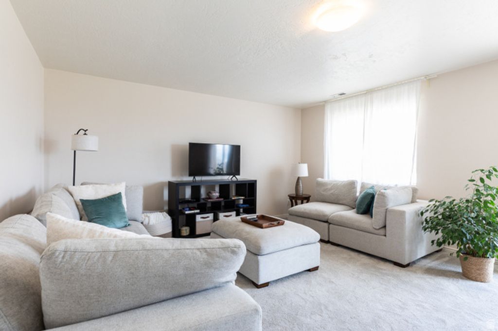 Image 14 of property listing at 1934 N TRELLIS PL, Saratoga Springs, UT 84045