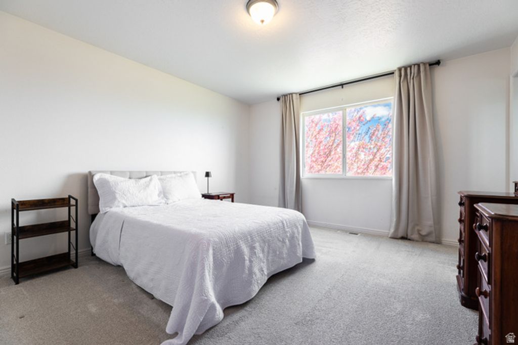 Image 18 of property listing at 1934 N TRELLIS PL, Saratoga Springs, UT 84045