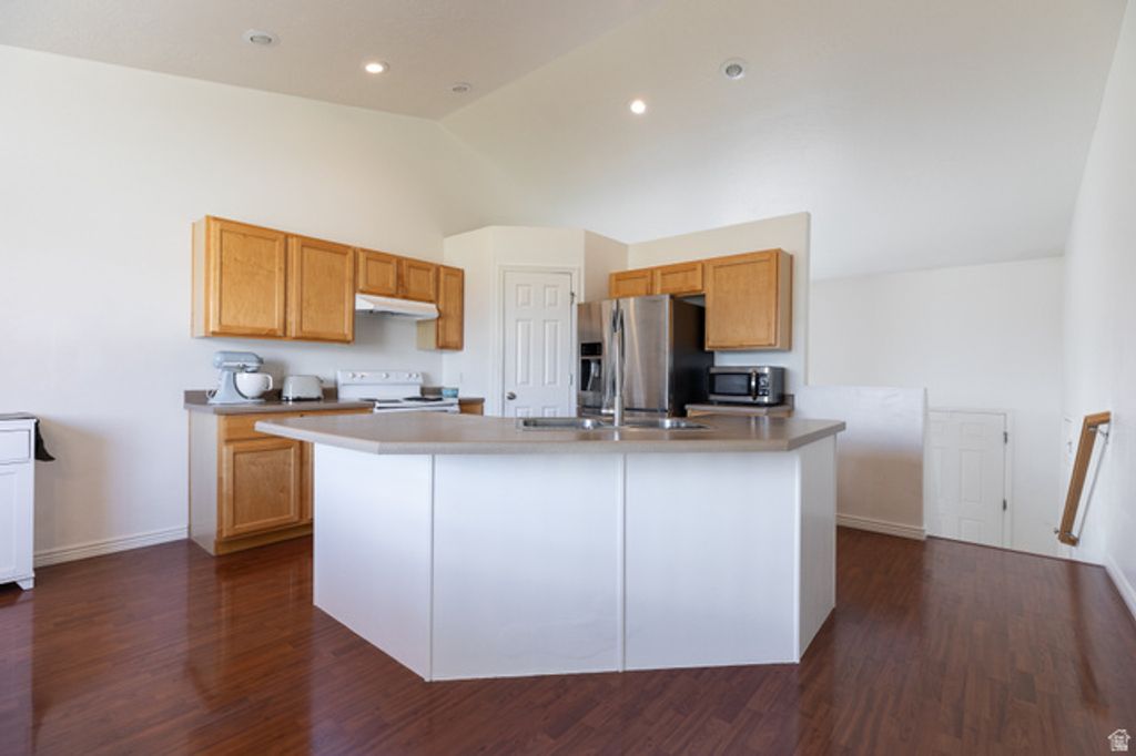 Image 6 of property listing at 1934 N TRELLIS PL, Saratoga Springs, UT 84045