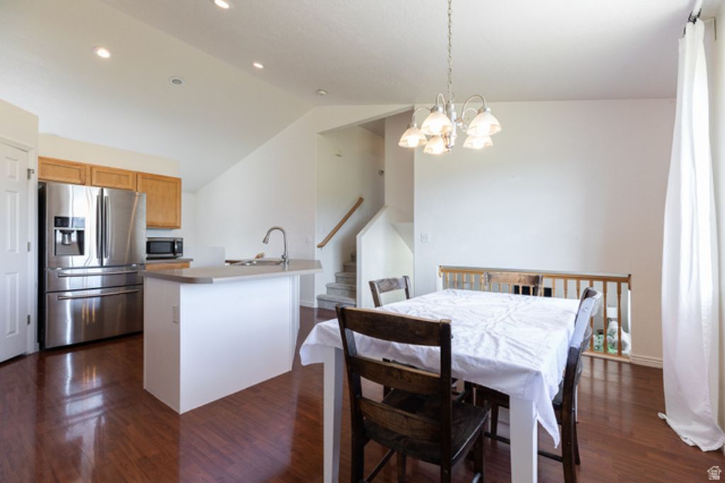 Image 8 of property listing at 1934 N TRELLIS PL, Saratoga Springs, UT 84045