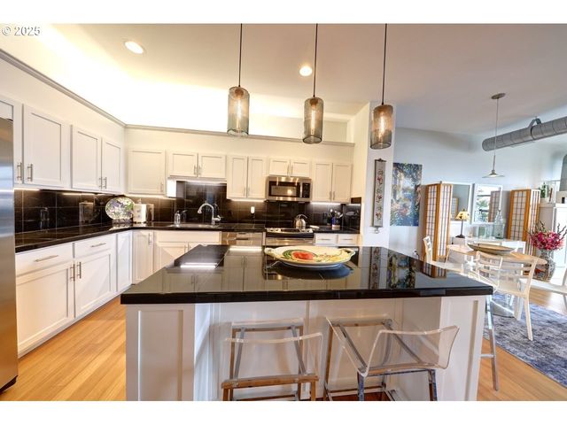 3930 ABBEY Ln A307, Astoria, OR 97103