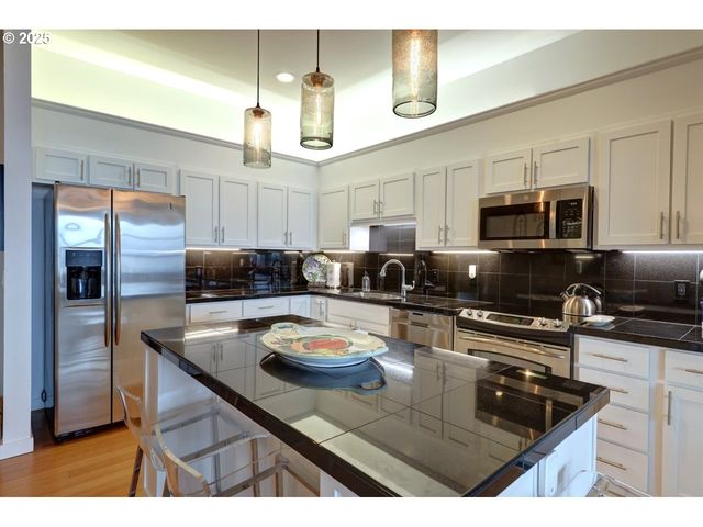 3930 ABBEY Ln A307, Astoria, OR 97103