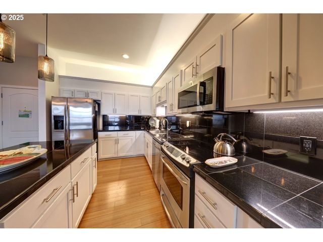 3930 ABBEY Ln A307, Astoria, OR 97103