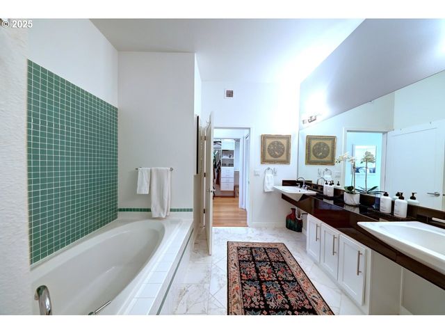 3930 ABBEY Ln A307, Astoria, OR 97103