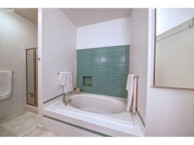 3930 ABBEY Ln A307, Astoria, OR 97103