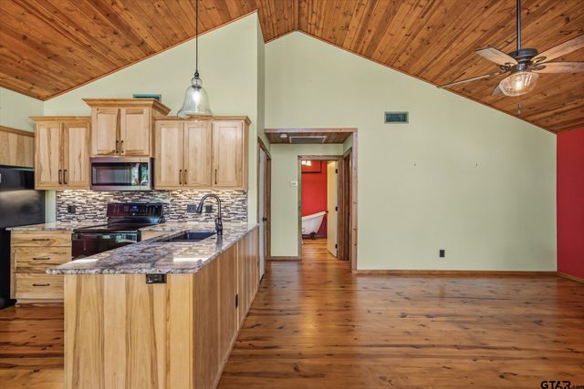 531 Knollwood Lane, Holly Lake Ranch, TX 75765