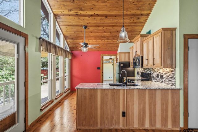 531 Knollwood Lane, Holly Lake Ranch, TX 75765