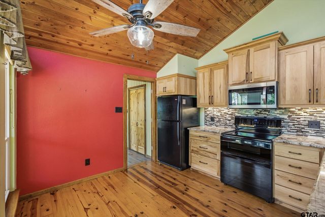 531 Knollwood Lane, Holly Lake Ranch, TX 75765