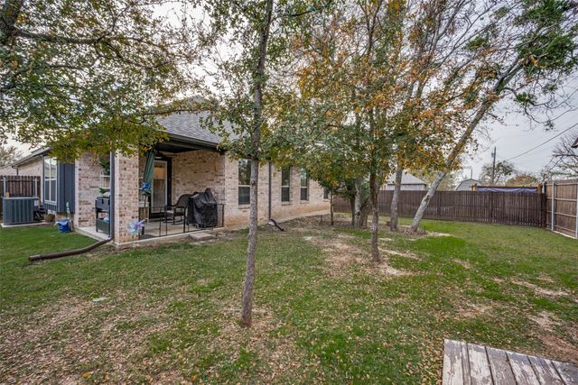 306 Osage Court, Krum, TX 76249