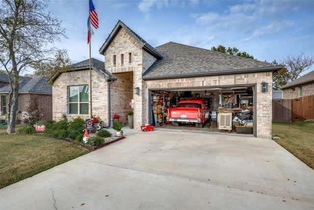 306 Osage Court, Krum, TX 76249