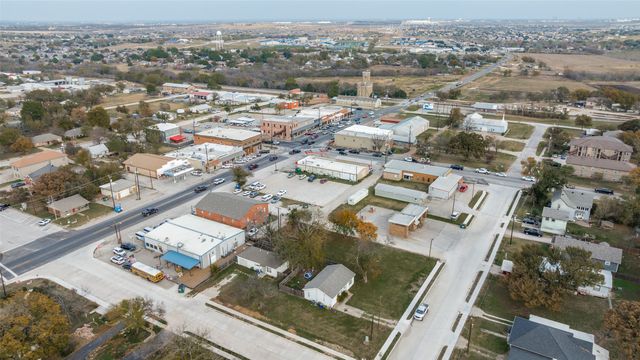 306 Osage Court, Krum, TX 76249